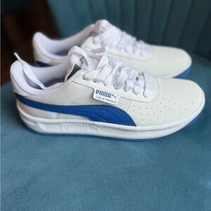 Puma White and Blue Sneakers Size 6.5C like new